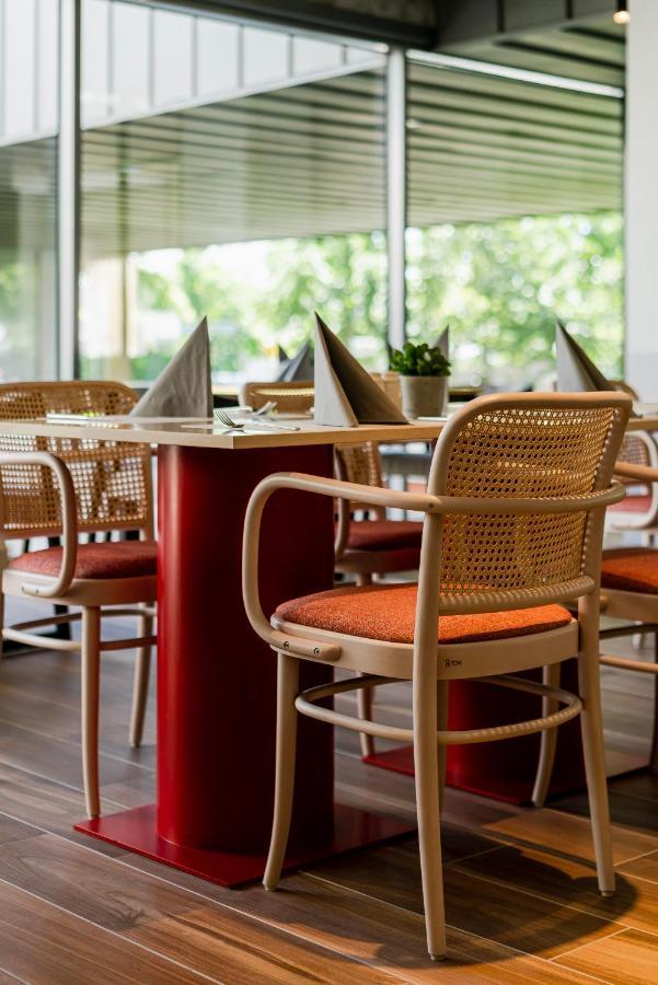 Royal Tulip Sand Kolobrzeg Ngoại thất bức ảnh Thonet chair